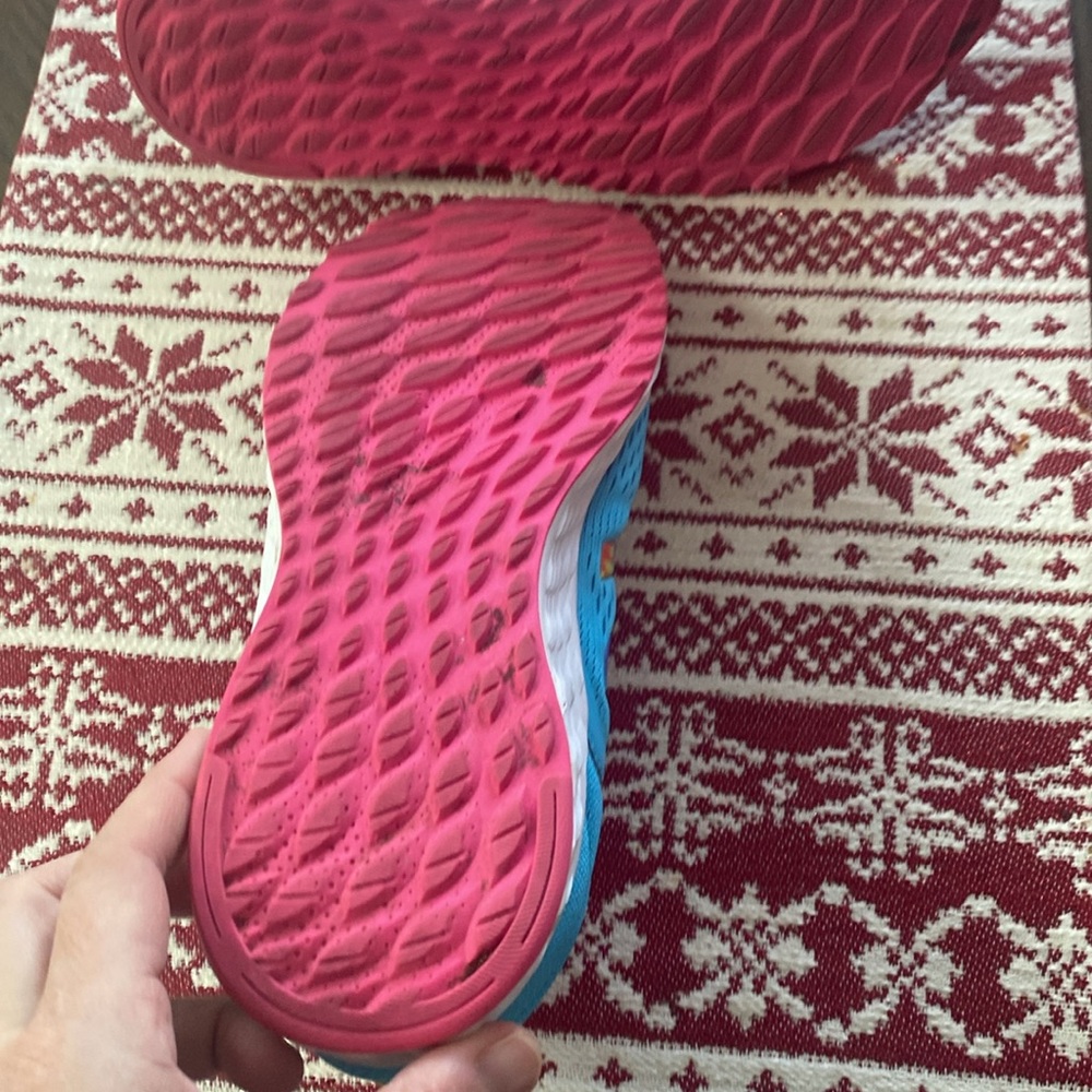 New Balance Sneakers with Lightweight Mesh Upper and Colorful Inner Lining - Picture 3 of 4